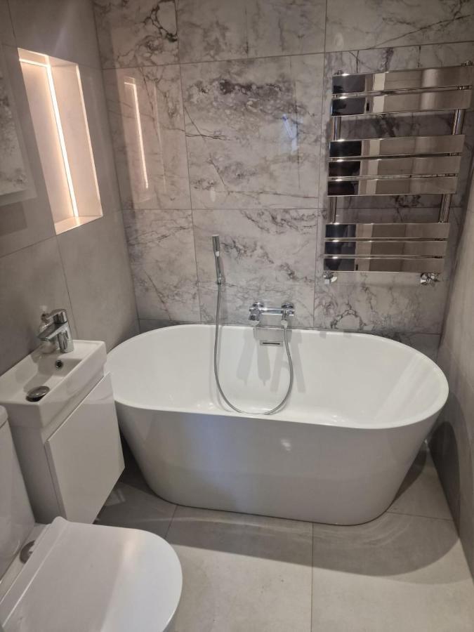 Collier'S Wood En-Suite Apartments London Exterior photo